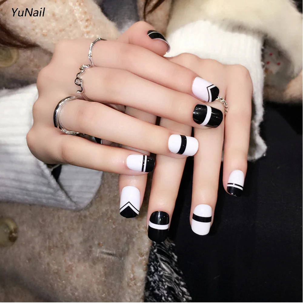 Korean Style 24pcs/Set Black and white False Nails Tips Short DIY Fake