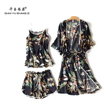 Qysz/New Look пижамный комплект Для женщин Имитационные Шелковый Домашняя одежда Обувь для девочек 3 предмета ночь Комплекты одежды Хорошее качество футболка+ Шорты для женщин+ халат комплект