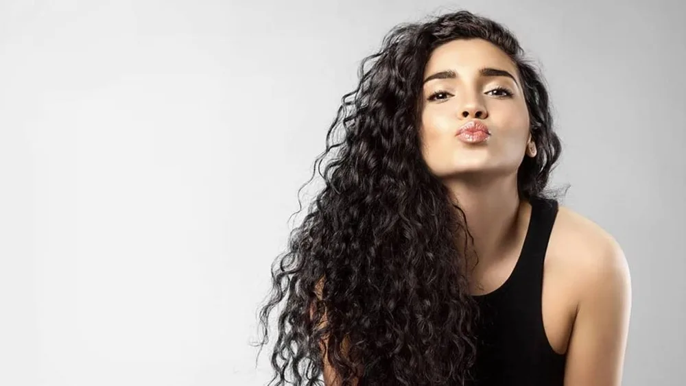 how-to-style-curly-hair
