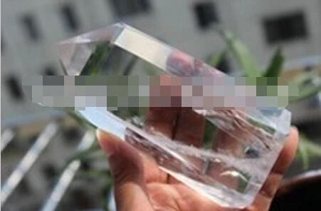 

A 325100% NATURAL VERY CLEAR QUARTZ CRYSTAL WAND POINT (0601)
