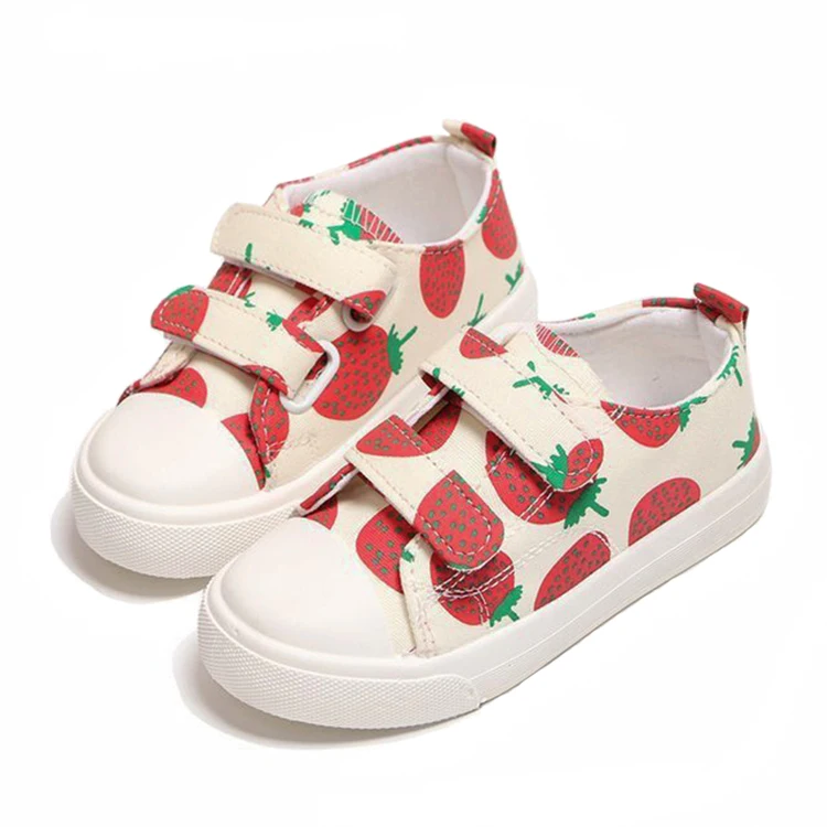 Hook and Loop Canvas Girls Shoes Cut Strawberry Cartoon Loafers Girl Summer Casual Flats Soft Non-slip Sneakers For Children