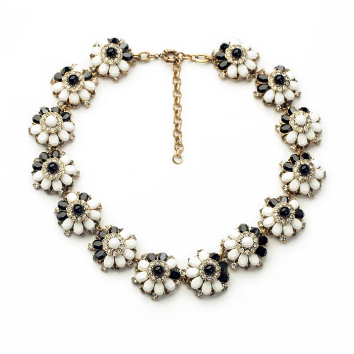 Elegant Black and white Simulated Gemstone Flower Choker Statement Necklaces Pendants with Gold Color Chain Costume Jewelry