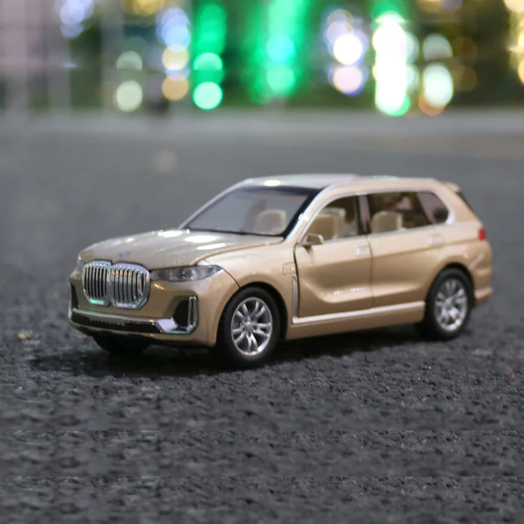 

1:32 Diecast Alloy Car Model X7 Six Doors Can Be Opened Sound and Light Pull Back Function Boy Toys Gift for Children