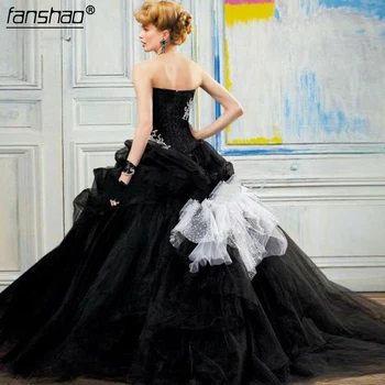 

Elegant Black Quinceanera Dresses 2019 Sweetheart Lace Embroidery Long Train Ball Gown For 16 Years Dresses