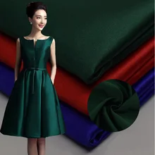 Тяжелый вес полиэфирный мат атласная ткань однотонная окрашенная хорошая драпировка для свадебного платья Ночная одежда