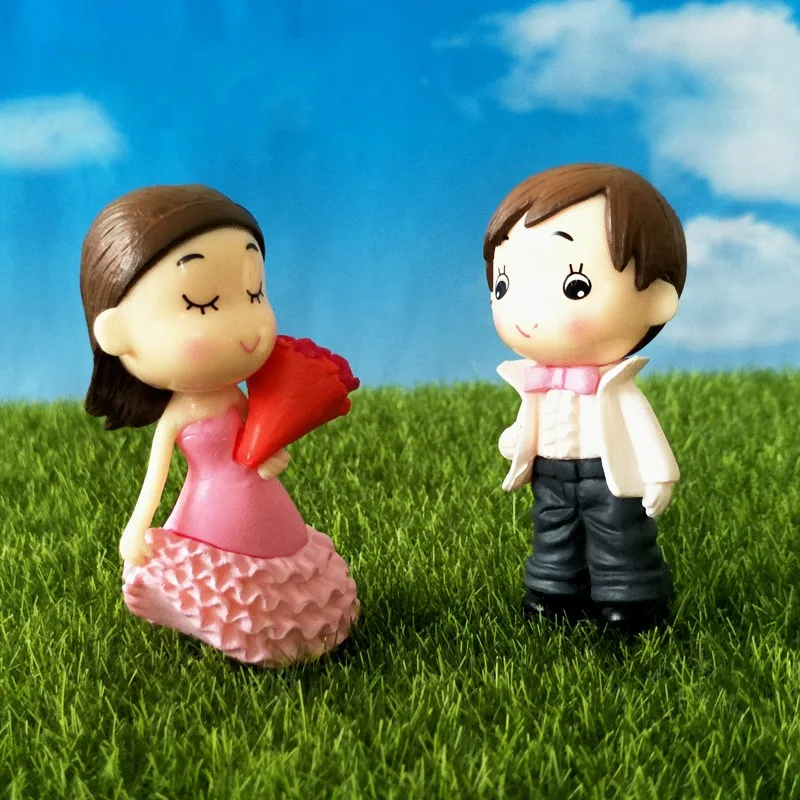 

2pcs(1 pair) Couple Romantic Wedding Figurines Miniatures Home Garden Bonsai decorations Micro landscape Plastic Crafts BJ040