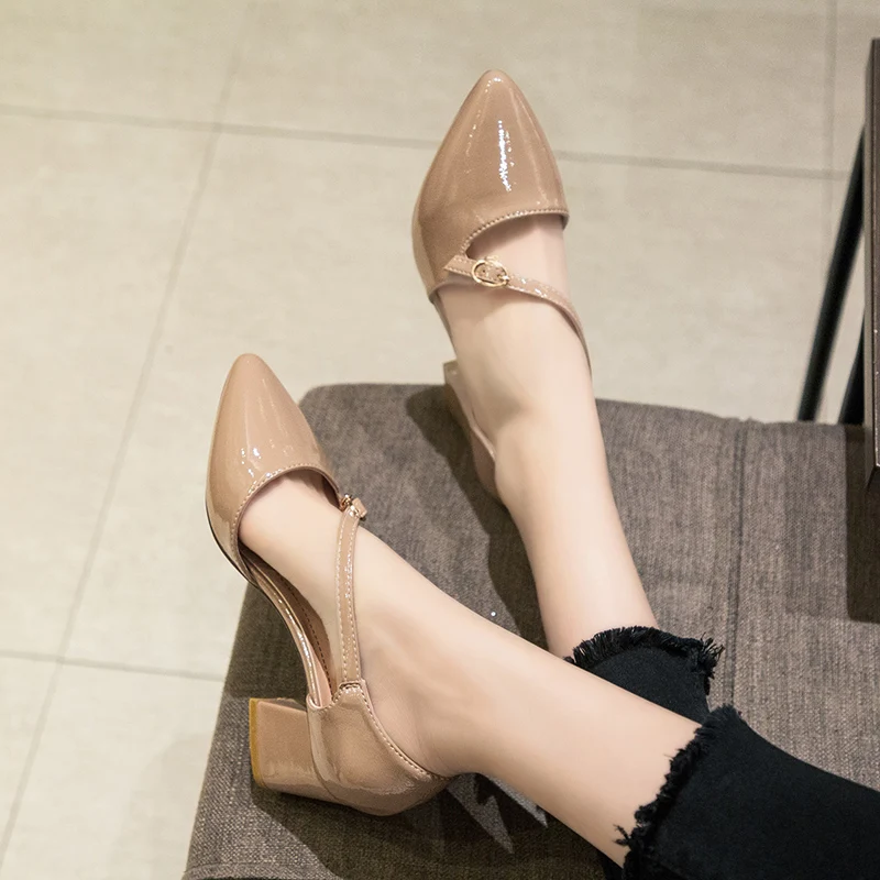 

2019 new summer wild thick with a word buckle with pointed toe ladies sandals