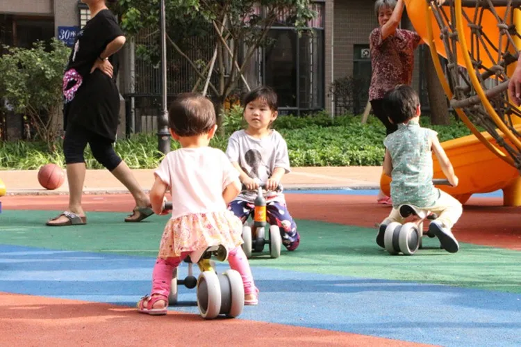 Милые мини Glide велосипед ребенка балансировщик с колесами без ног педальные скутеры малышей ходунки коляски детские игрушки подарок на день рождения