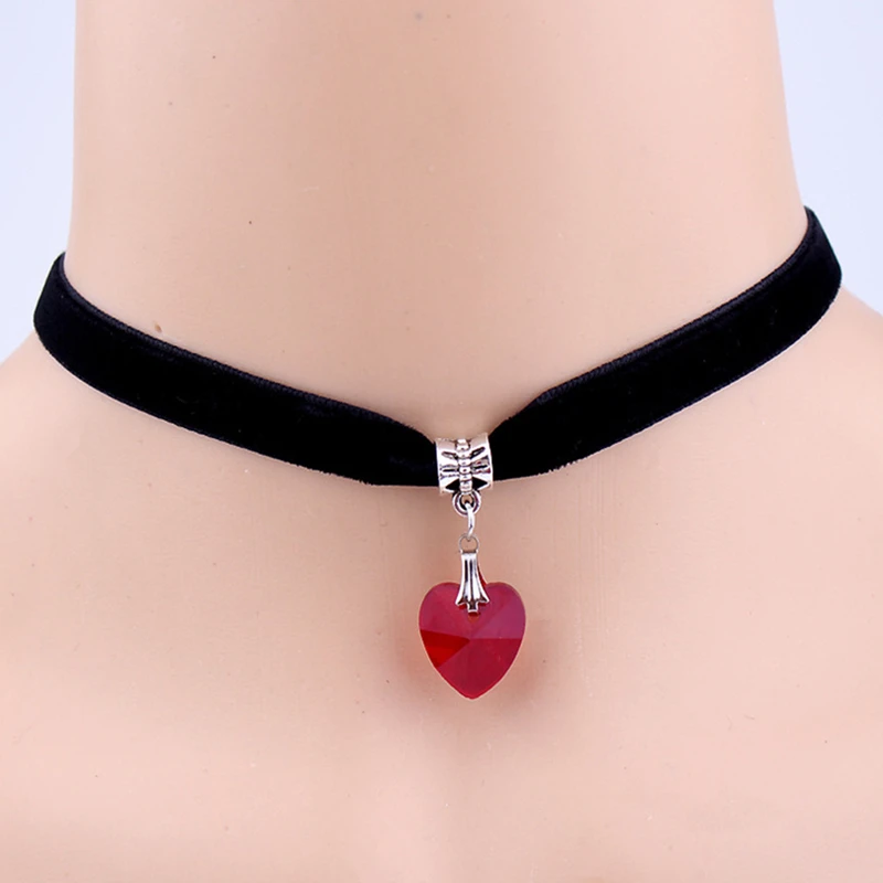 

Fashion Hot Sale Gothic Heart Crystal Pendant Velvet Choker Women Necklace Woman Jewelry Female Black Ribbon Rope Necklaces Gift