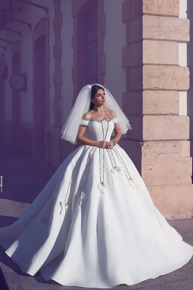 Ball Gown Satin Arabic Wedding Dresses 2017 Off The Shoulder Dubai