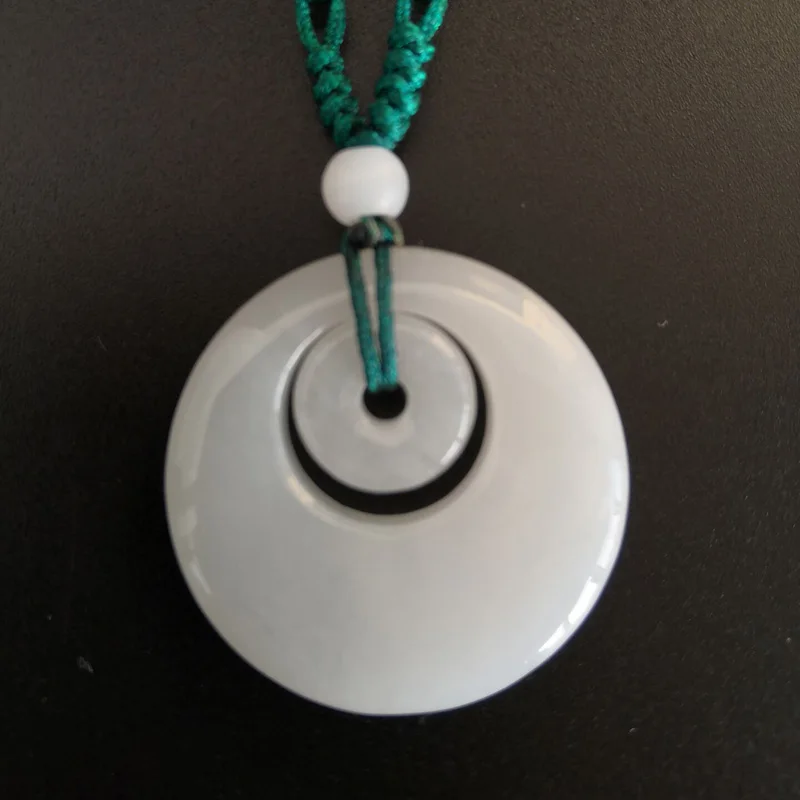 

Myanmar Emerald Pendant Drop Shipping Hand Carved Lucky Amulet Safety Button Lovers Necklace With Chain For Men Women Gift