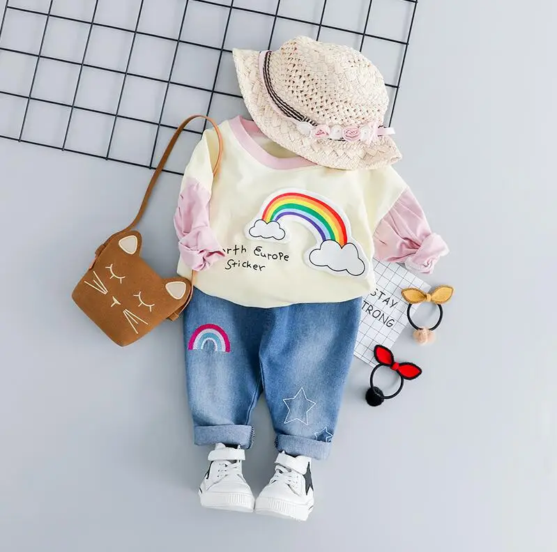 HYLKIDHUOSE/Коллекция года, весенние комплекты одежды для маленьких девочек комплекты одежды для детей ясельного возраста Яркая футболка, джинсы Детский костюм для отпуска - Цвет: Розовый