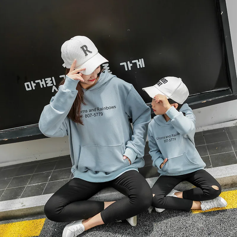 

Mommmy and Me Family Matching Unicorn Clothes Sweaters Mama Children Boys Girls Kids Unicorn Clothing Shirts for Mom Son Outfits