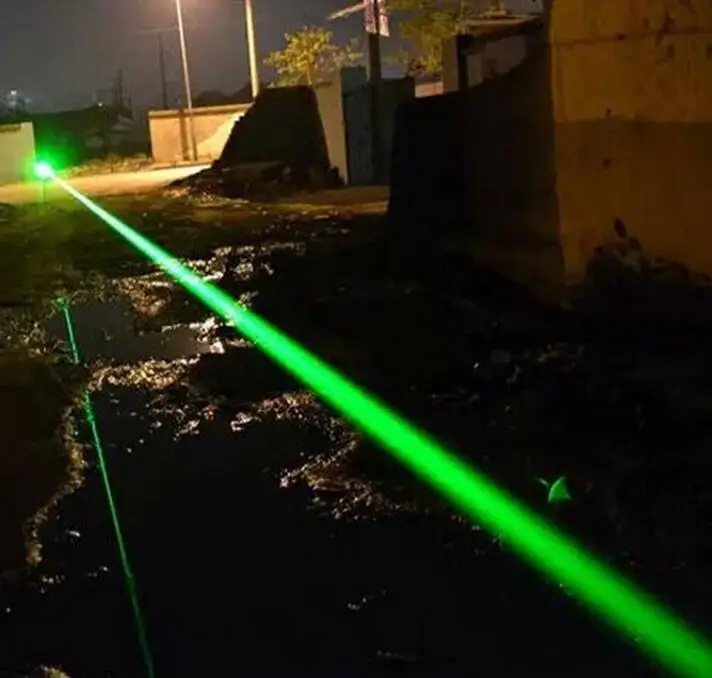 Дальность лазерной указки. Лазерная указка green laser 303 дальность. Лазерная указка green laser. Yyc-303 лазерная указка. Лазер 5 мвт.