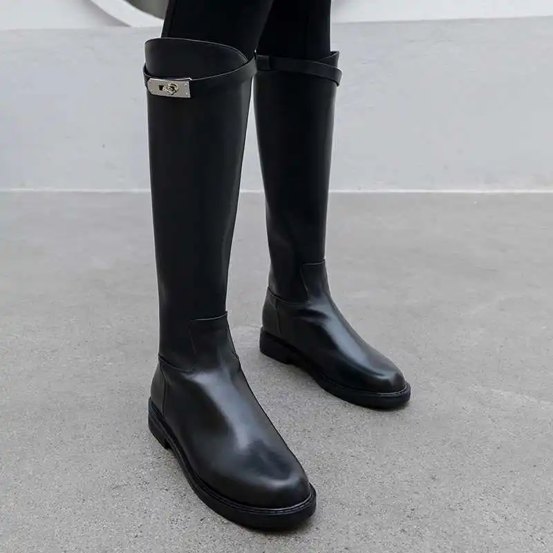 Ceny Krazing pot zimowe okrągłe toe krowy skóra metalowa klamra dekoracji utrzymać ciepłe plus size grube niskie obcasy jazda konna kolana  wysokie buty l13