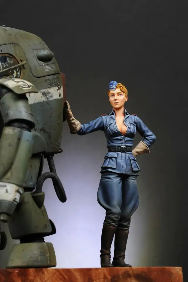 

1/20 Scale 85mm Unpainted Resin Figure Female robot driver
