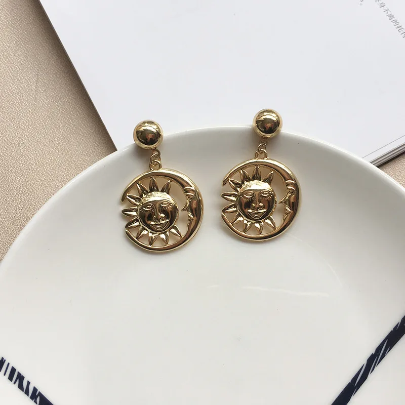 

Simple Punk Wild Earrings Personality Ladies Round Metal Temperament Geometric Popular Short paragraph Interesting Earrings