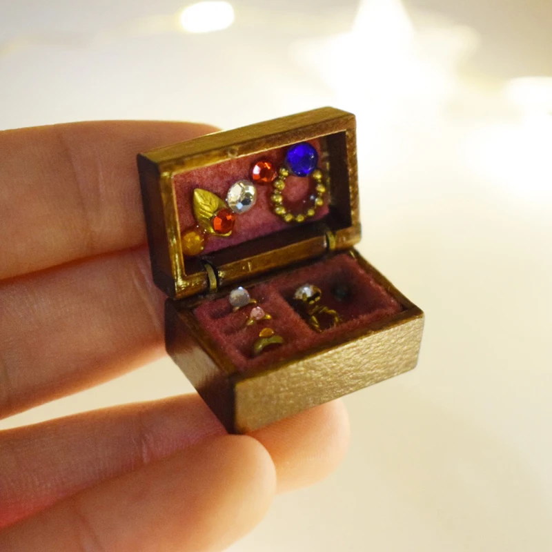

1PCS Vintage Wooden 1/12 Scale Dollhouse Miniature Jewelry Box Miniatras Furniture Pretend Play Accessories Toy