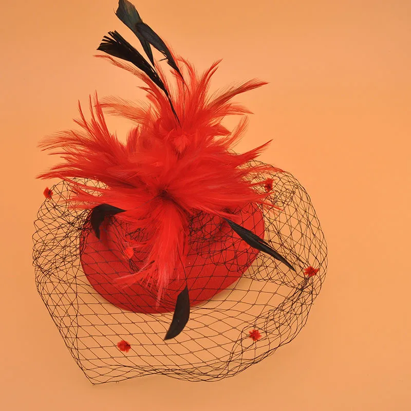 Женские шляпы с сеткой, белые, красные, черные шляпы с сеткой вуаль для невесты, головные уборы, вечерние шляпы с пером - Цвет: Красный