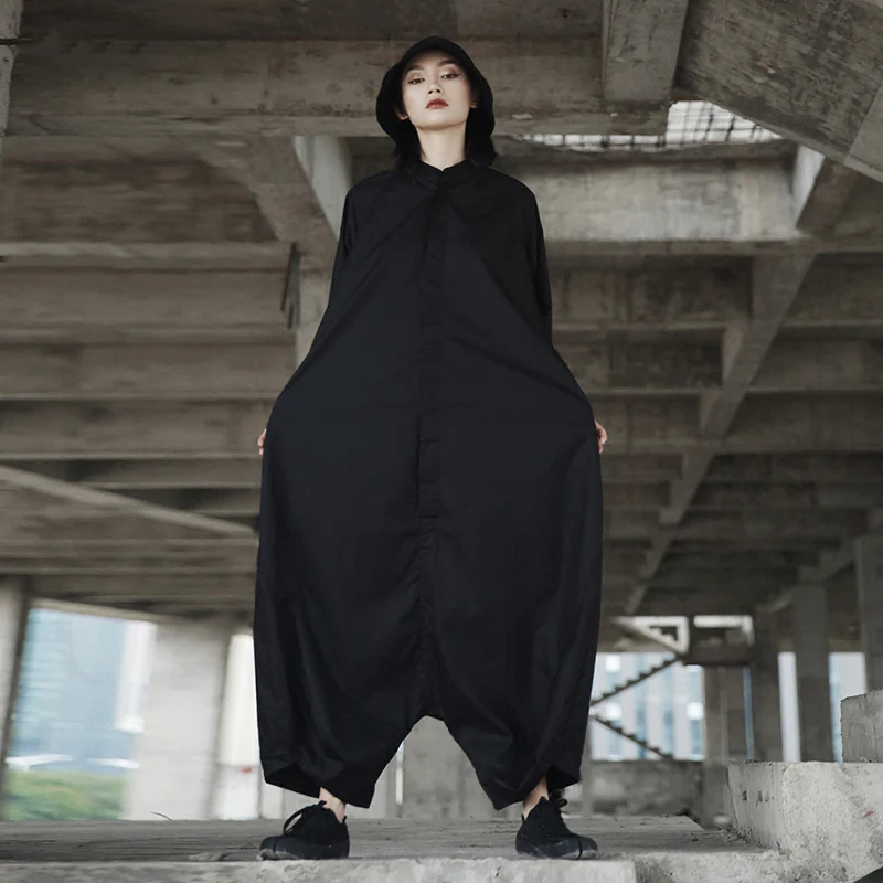 

LANMREM 2019 spring New Personality Jumpsuit Loose Large Size Black Half Sleeve Patchwork Collar Pants For Women Women YA11601