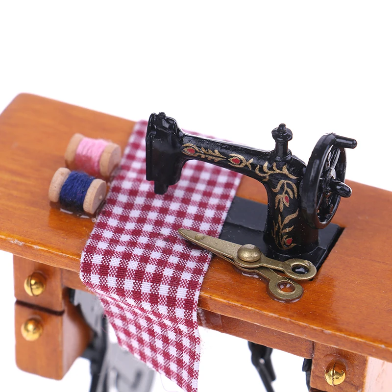 Винтажная миниатюрная швейная машина с аксессуарами для одежды(ножницы, нитки) для 1/12 масштабного украшения кукольного домика, Новое поступление