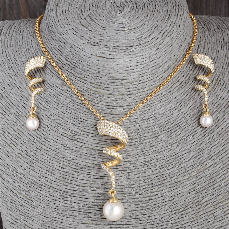 

QCOOLJLY Vintage Imitation Pearl necklace Gold jewelry set for women Clear Crystal Elegant Party Gift Fashion Jewelry Sets