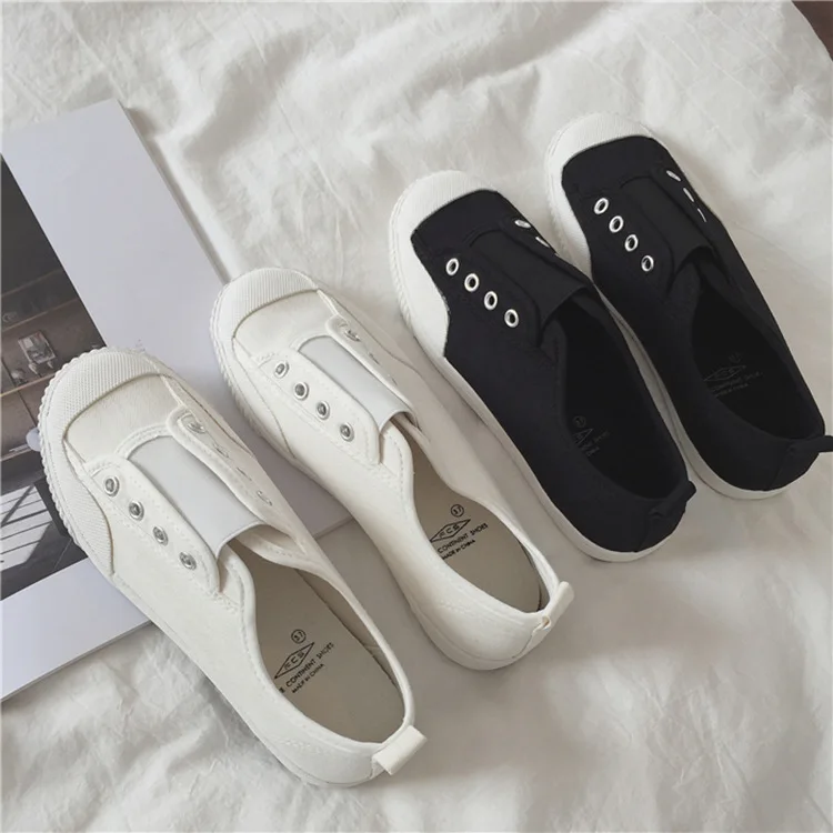 

2018 autumn new fashion simple solid color flat canvas shoes women comfortable wild casual shoes.