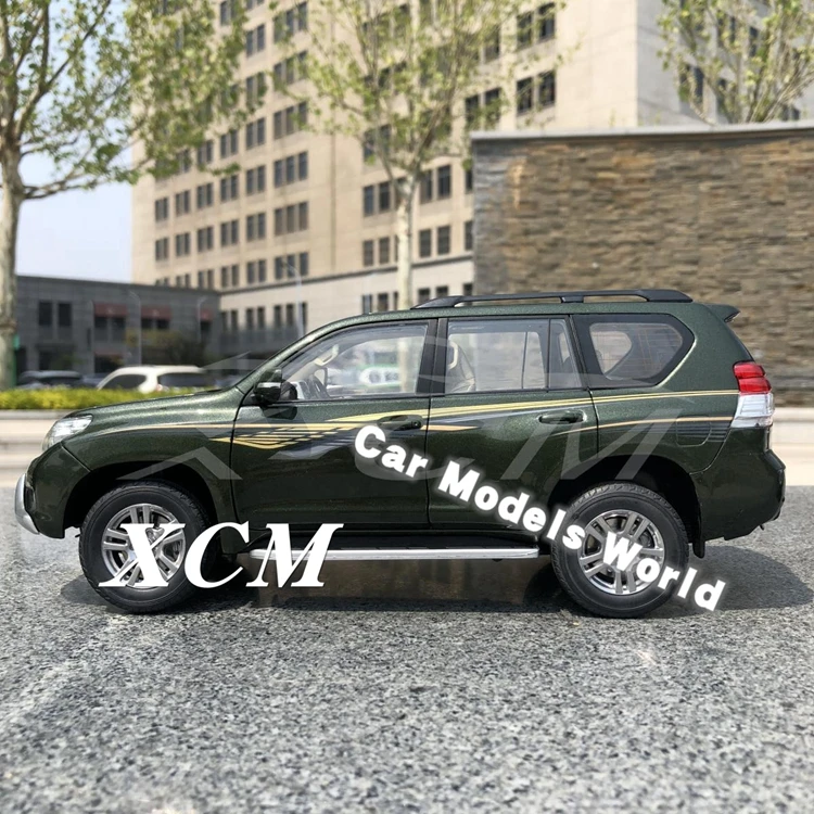 Литая модель автомобиля для Land Cruiser Prado 1:18(зеленый)+ маленький подарок