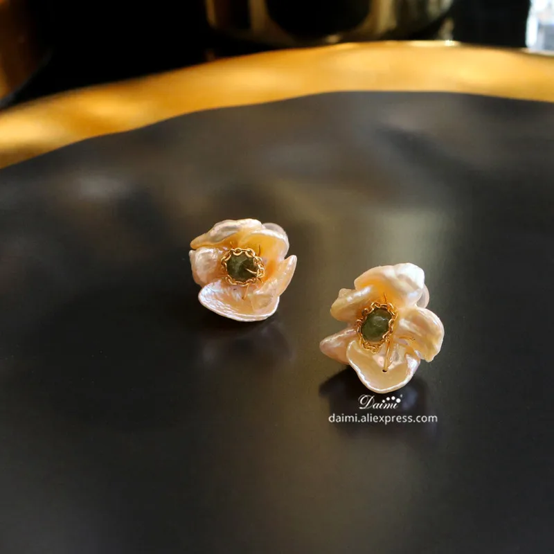 

DAIMI Simple And Versatile Earrings Handmade Designer Jewelry Pink Purple Pearl Studs Earrings Flower Studs For Women