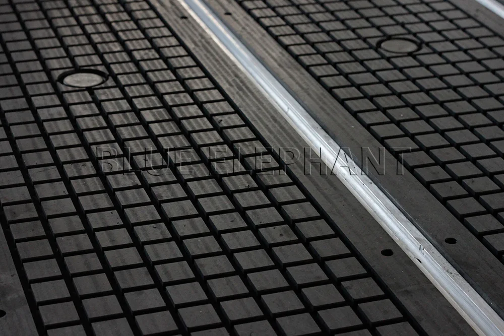vacuum working table of 2030 atc spindle and oscillating knife cnc cutting machine
