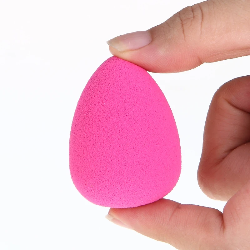 Спонжик бьюти блендер. Спонж для макияжа розовый. Спонжики powder puff. Тональный крем с губкой. Что делает спонжик.