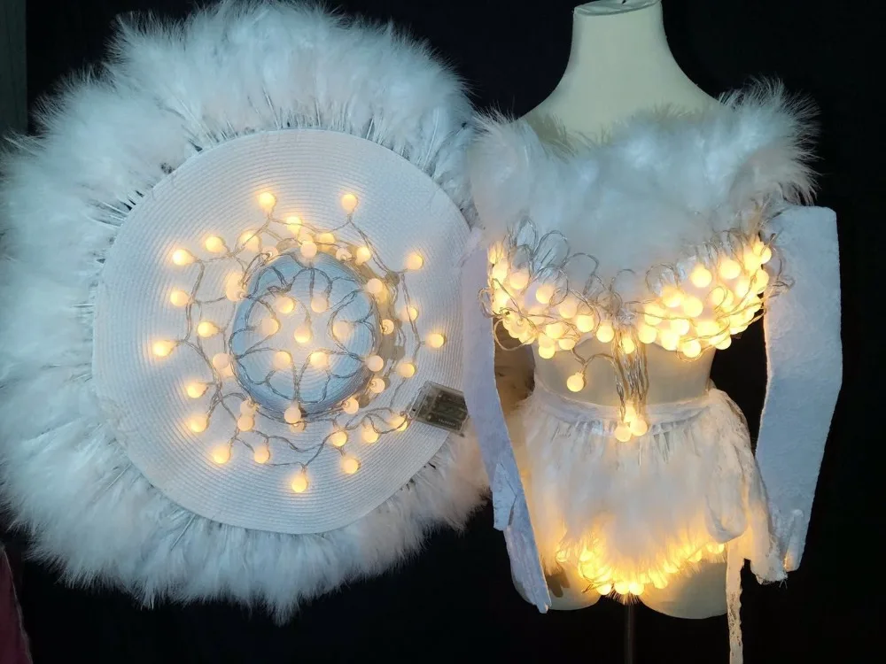 Женский светодиодный костюм для танцев с белым пером, большая шляпа, комплект бикини, сексуальный комплект для бара, клуба, DJ, певицы, одежда для сцены, вечерние костюмы для подиума