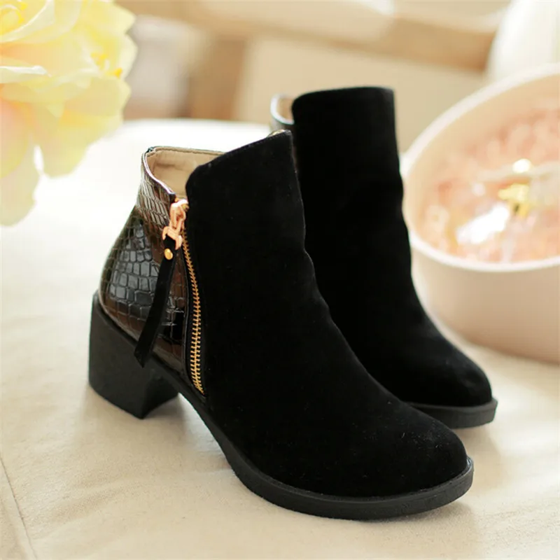 

Vintage Square Heel Women Western Boots Fashion Suede Leather Ankle Boots Zipper Medium Heel Warm Winter Short Shoes Plus Size
