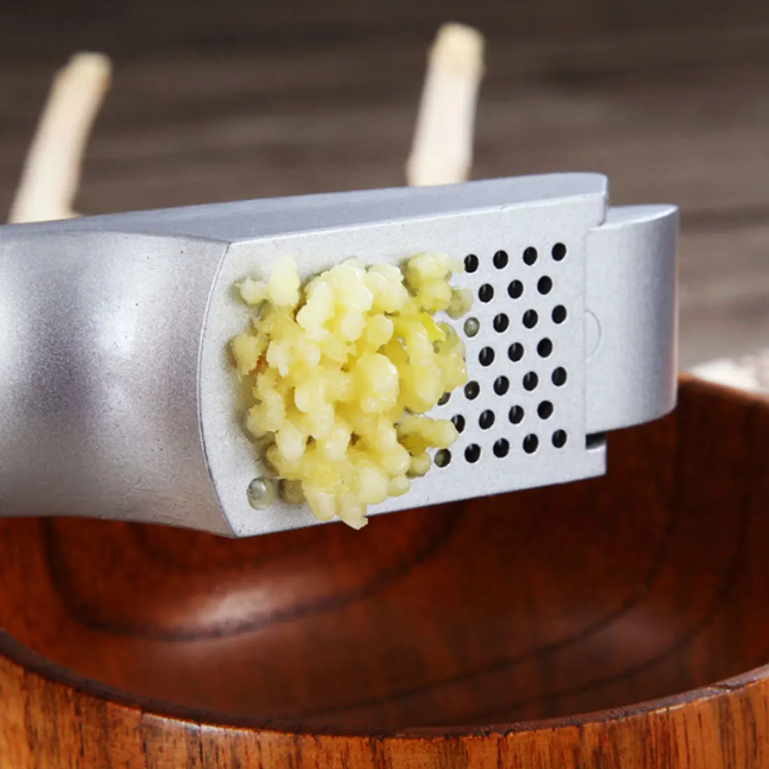 

High sale Aluminum Alloy Garlic Presses Slicer Convenient Split Crusher Ginger Garlic Crusher Kitchen Vegetable Tools