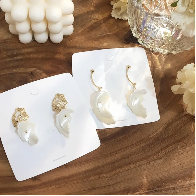 

Korean Irregularly Twisted Metal Shells Baroque Freshwater Pearl Earrings Fashion Women Ear Rings 2019 Hypoallergenic Jewelry