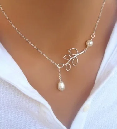 

2018 Forme De Cha Ne En Argent Collier Avec Feuille Pendentif Perle Pour Les Femmes (color: Silver)