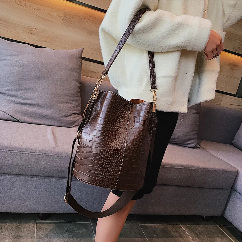 

Casual Alligator Bucket Bags Crocodile Women Handbag Wide Strap Shoulder Messenger Bags Large Capacity Lady Crossbody Bag Purse