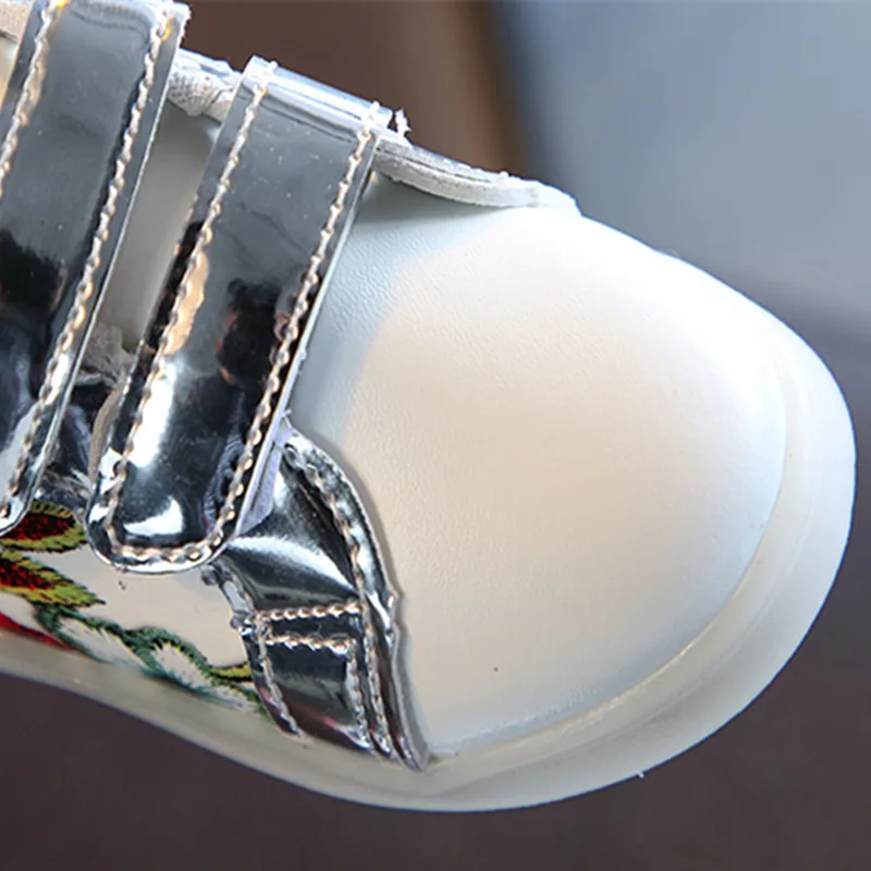 Led Shoes Sneakers For Children 2019 Spring Kids Shoes Light Comfortable Children Sneakers Girls Shoes Boys Led Shoes Sneakers For Children 2019 Spring Kids Shoes Light Comfortable Children Sneakers Girls Shoes Boys