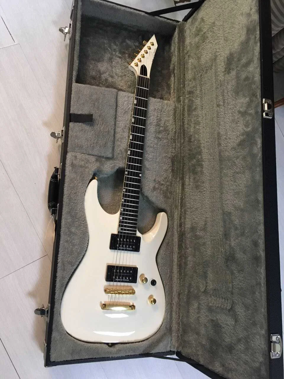 

White Custom Horizon Electric Guitar -Book in advance