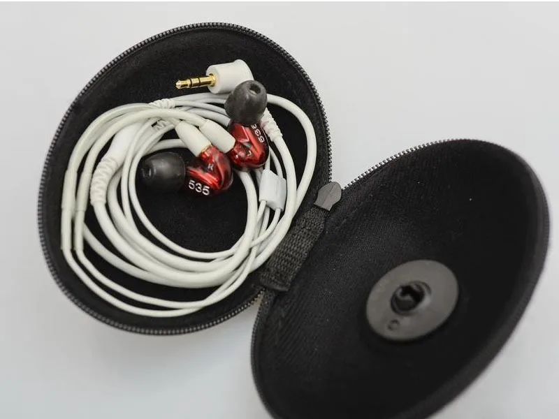 

Branded SE535 Hi-fi Stereo Headsets se535 Noise Canceling 3.5MM In ear Earphones Separate Cable Headphones with Box VS SE215