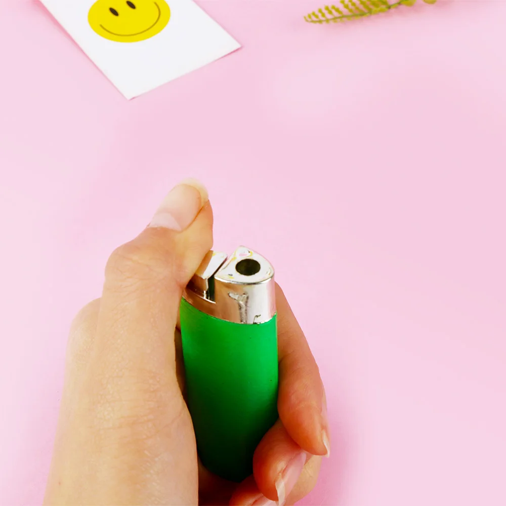 

1 Pc Plastic Creative Lighter Design Water Spray Toy Water Spray Lighter Joke Prank Trick Toy for Children Kid Gifts Novelty