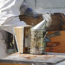 Окуриватель для пчелиного Роя из нержавеющей стали с тепловым щитом пчеловодство оборудование имеет качественный сверхмощный поднос хороший для успокаивания пчел