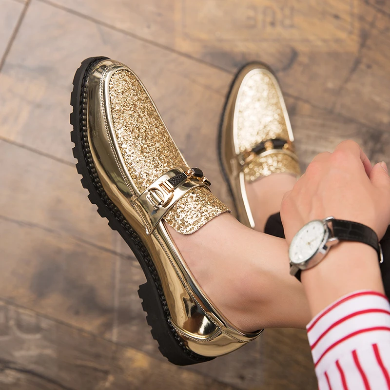 

New fashion men's shoes, wedding groom's shoes, patent leather glitter diamond piece shiny personality pointed gold shoes, loafe