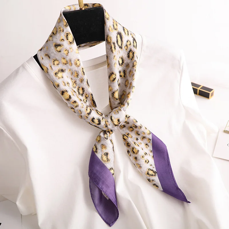 Шелковый квадратный шарф с леопардовым принтом, 70*70 см, стиль, для девушек и женщин, на шею, шарфы, фиолетовая Сумочка, галстук, бандо, маленькие квадратные палантины