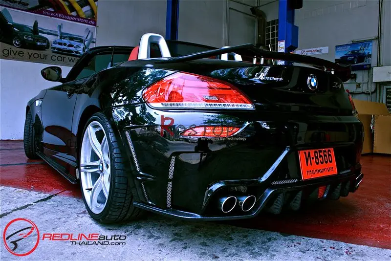 

Z4 TOMMYKAIRA ROWEN STYLE REAR SPOILER W/ FITTING KIT FRP FIBER GLASS