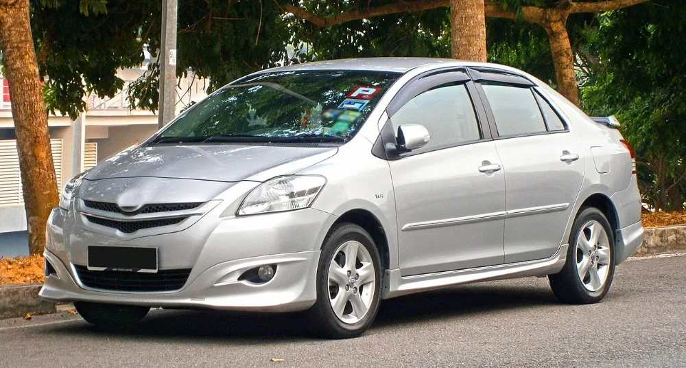 1280px-2010_Toyota_Vios_1.5G_(with_opt._TRD_Sportivo_bodykit)_in_Cyberjaya,_Malaysia_(01) 
