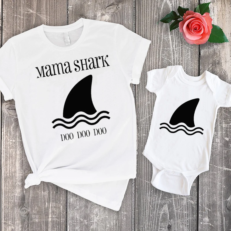 

mama shark tshirt mommy and me clothes 2019 summer mom and son matching tops cartoon fashion kids love family look mom