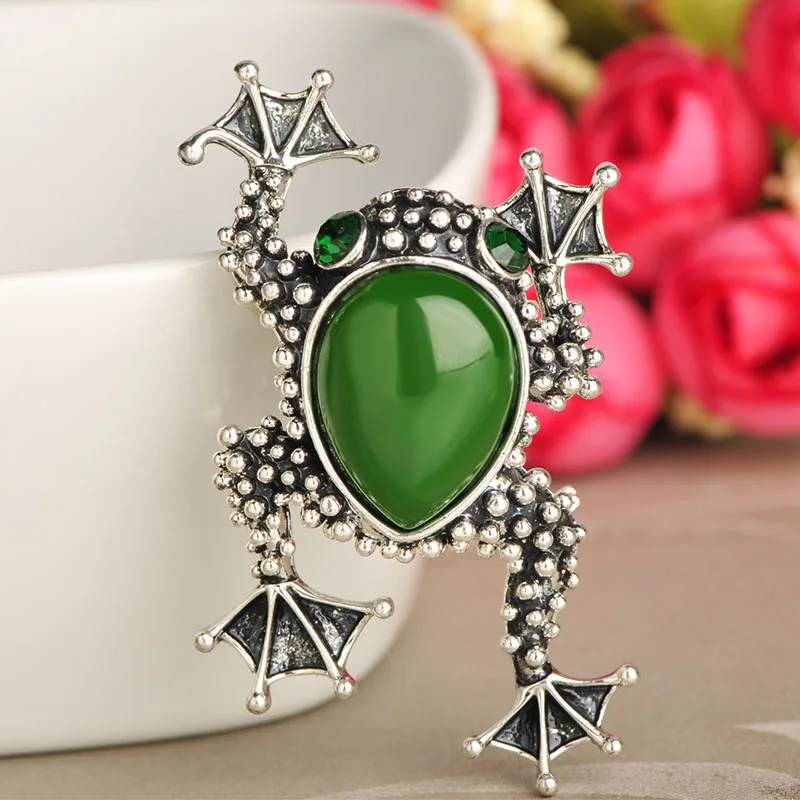 Blucome Vintage Green Frog Brooch For Women Kids Men Suit Hats Accessories Scarf Buckles Antique Silver Color Clips Jewelry Pins