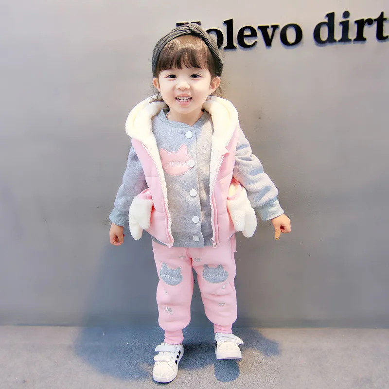 

2017 new hot winter children's clothing cute cat three-piece baby suit