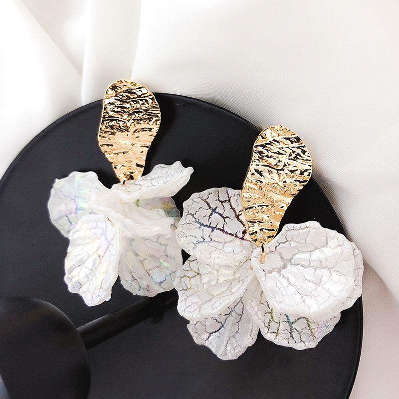 White Shell Flower Drop Earrings